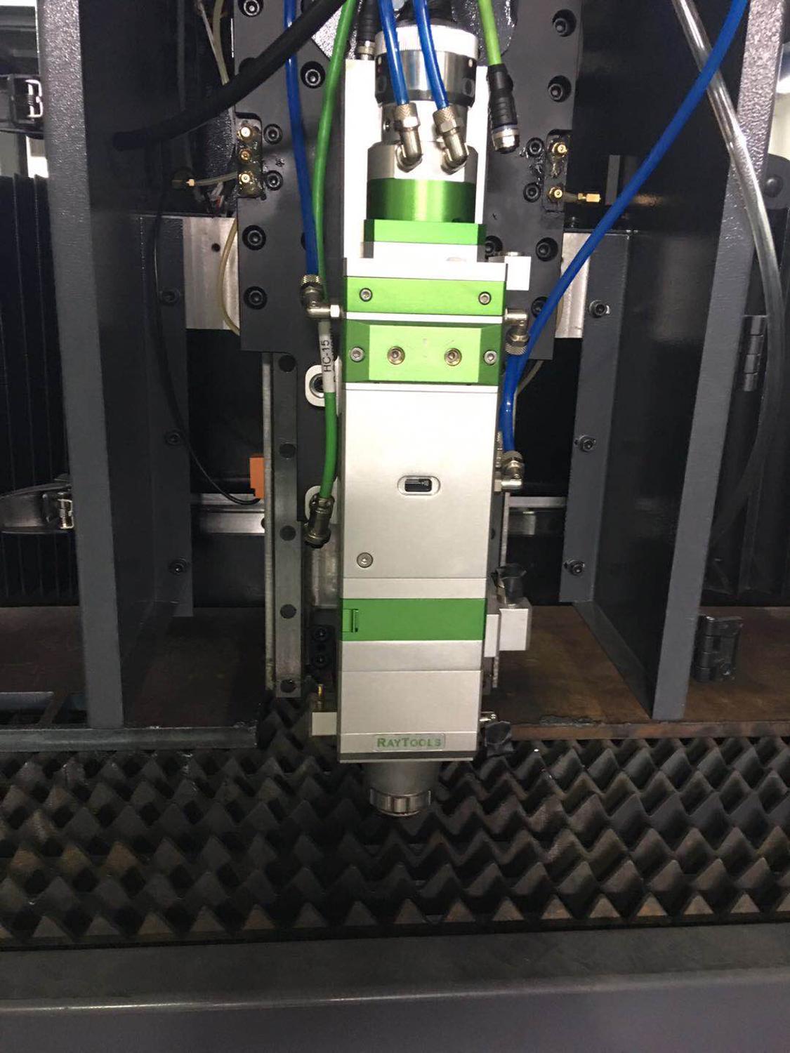 Raytools BM114s 6kw laser head Automatically cut plates of different thicknesses and materials